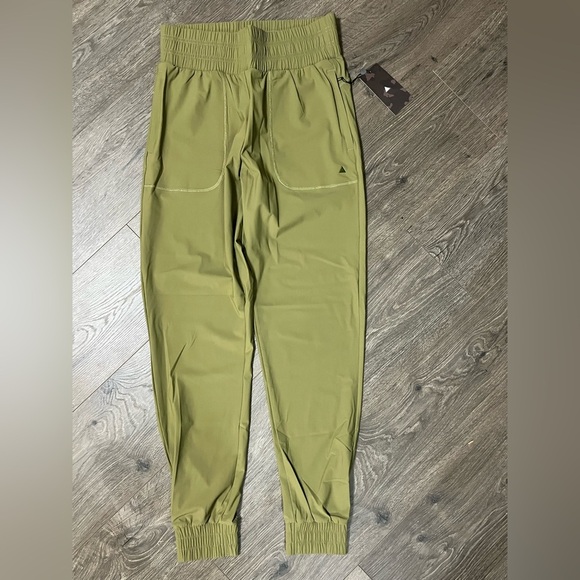 *NWT* Balance Athletica Vitality Swift Jogger - Olive - Picture 1 of 6